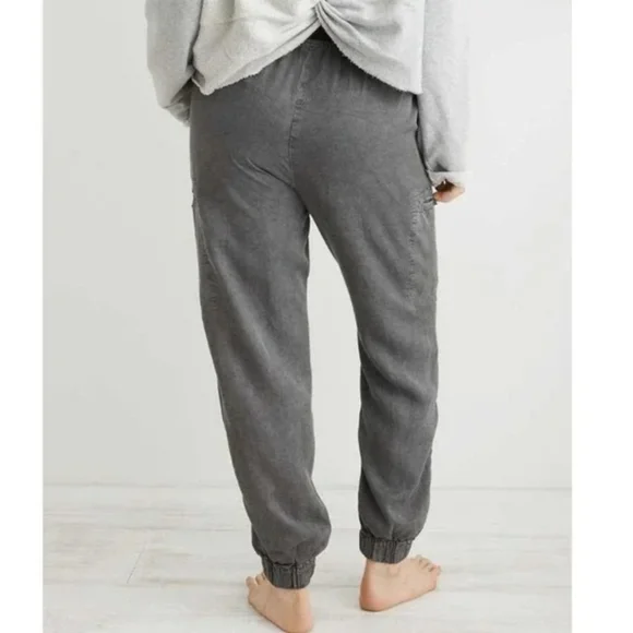 Aerie Essential Cargo Twill Jogger - Picture 3 of 11